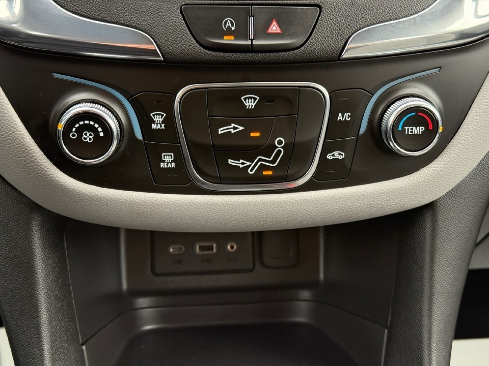 Used 2023 Chevrolet Equinox LS AWD/4WD image 15