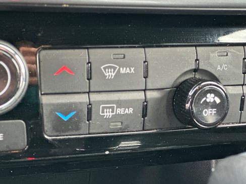 Used 2024 Jeep Compass Latitude image 28