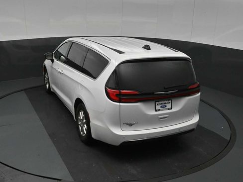 Used 2024 Chrysler Pacifica Touring-L FWD image 44