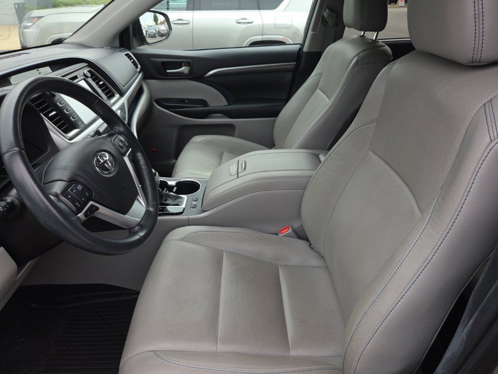 Used 2019 Toyota Highlander Limited Platinum AWD/4WD image 5