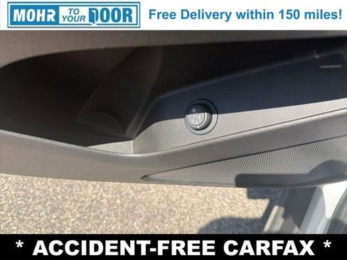 Used 2021 Chevrolet Equinox LT FWD image 12