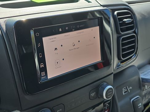 Used 2025 RAM ProMaster 2500 w/ Convenience Group image 19