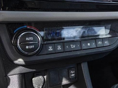 Used 2015 Toyota Corolla LE image 19