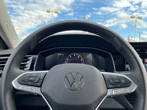 Used 2025 Volkswagen Jetta SE image 29