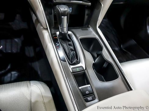 Used 2018 Honda Accord LX image 23