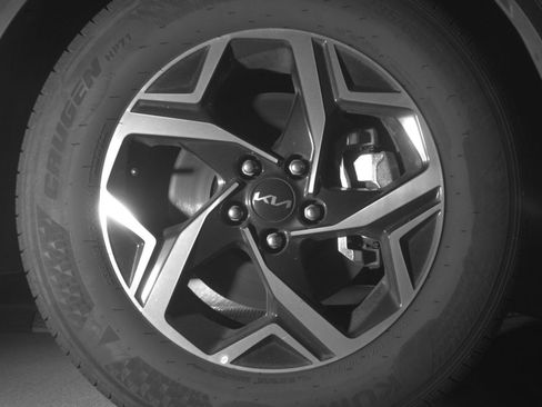 Used 2025 Kia Sportage LX FWD image 10