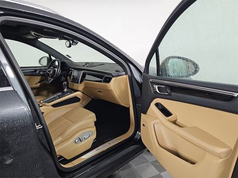 Used 2017 Porsche Macan S image 12