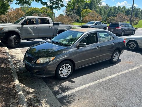 Used 2010 Toyota Corolla LE w/ All Weather Guard Pkg FWD image 6