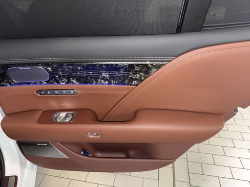 Used 2025 Genesis G90 3.5T image 17