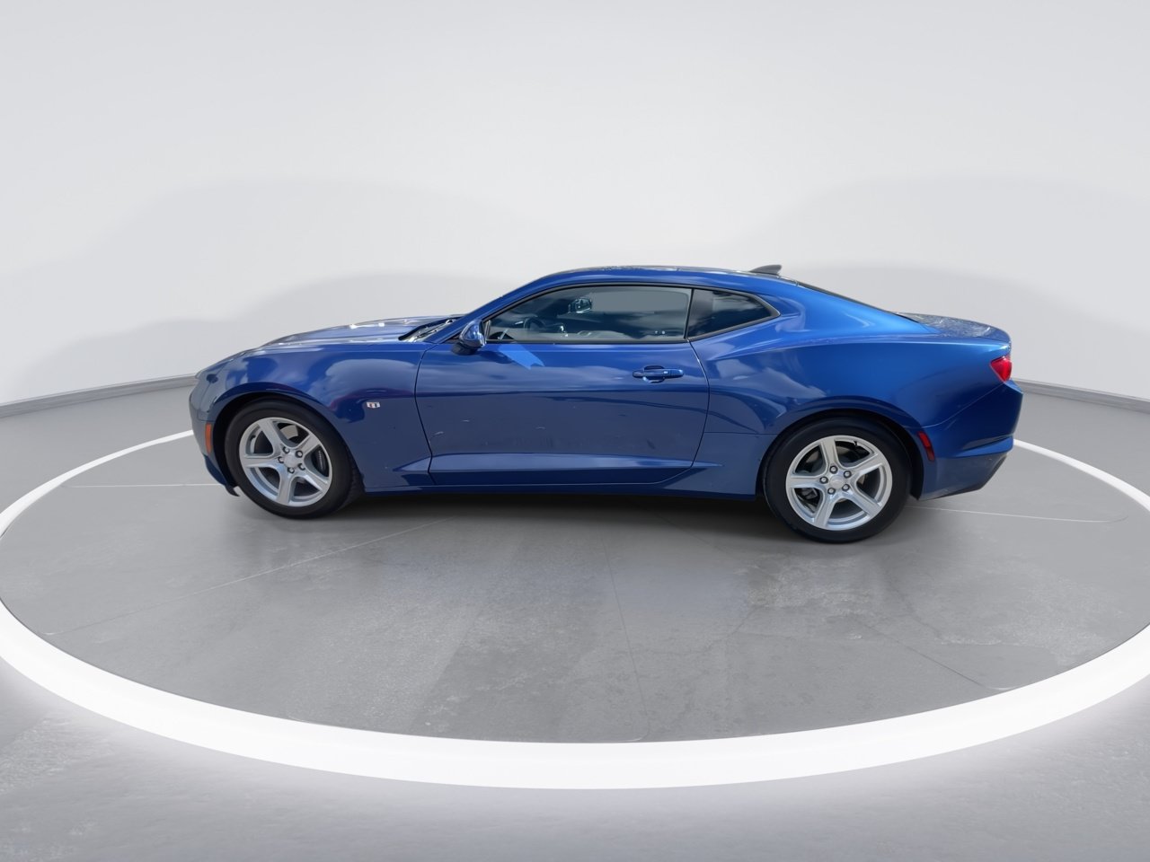 Used 2023 Chevrolet Camaro LT RWD image 11