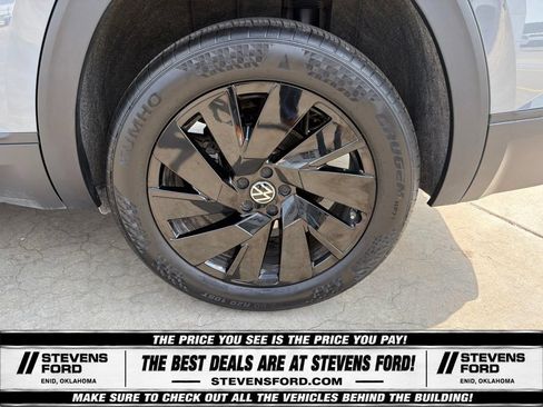Used 2025 Volkswagen Atlas SE AWD/4WD image 12