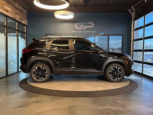 Used 2022 Chevrolet TrailBlazer LT FWD image 2