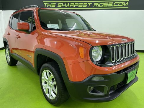 Used 2018 Jeep Renegade Latitude w/ Cold Weather Group image 2