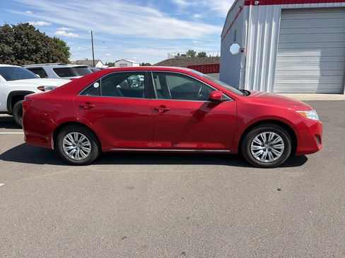 Used 2014 Toyota Camry LE FWD image 6