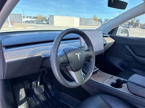 Used 2021 Tesla Model Y Long Range image 2