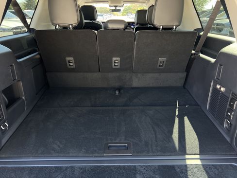 New 2025 Lincoln Navigator L Reserve image 30