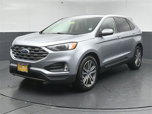 Certified 2022 Ford Edge Titanium w/ Class II Trailer Tow Package image 3