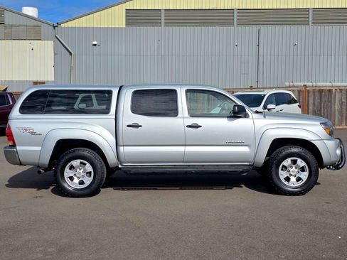 Used 2005 Toyota Tacoma 4x4 Double Cab w/ TRD Off-Road Pkg #2 image 8