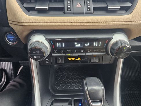 Certified 2022 Toyota RAV4 XLE Premium image 21