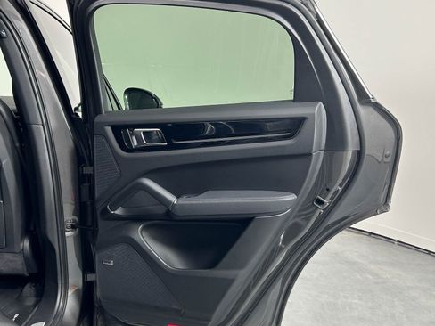 Used 2023 Porsche Cayenne Coupe image 26