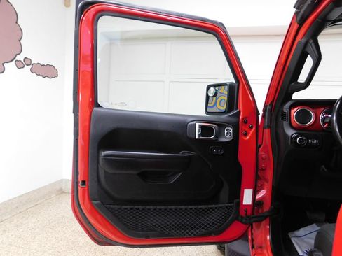 Used 2020 Jeep Wrangler Rubicon w/ Uconnect 4C Nav & Sound Group AWD/4WD image 23
