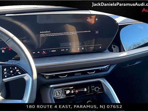 Used 2025 Audi Q5 Premium w/ Convenience Package image 6