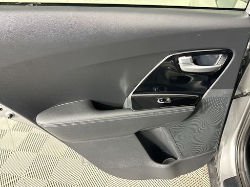 Used 2022 Kia Niro LXS image 25