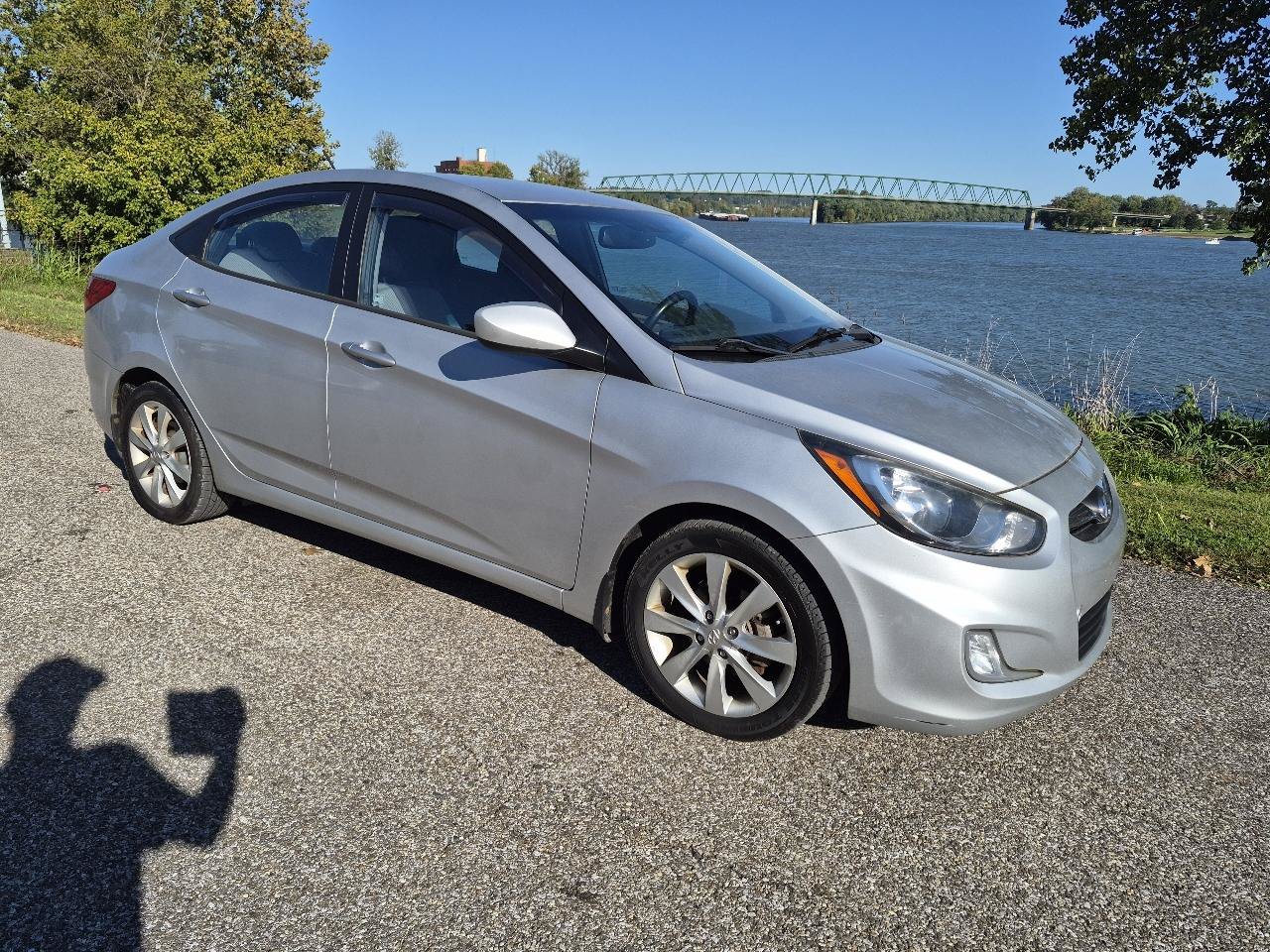 Used 2013 Hyundai Accent GLS w/ Premium Pkg FWD image 4
