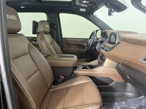 Used 2024 Chevrolet Suburban High Country w/ Advanced Technology Package image 10