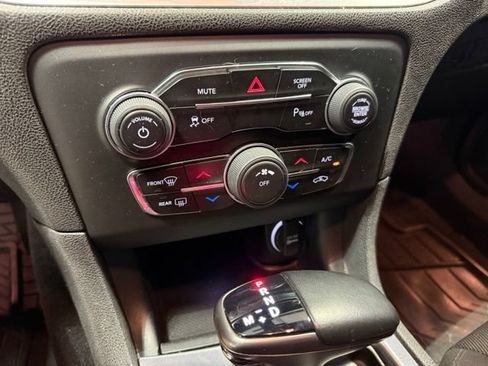 Used 2019 Dodge Charger SXT RWD image 19