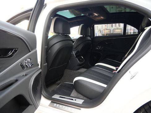 Used 2025 Bentley Flying Spur Plug-In Hybrid AWD/4WD image 21