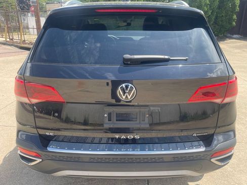 Used 2023 Volkswagen Taos SE w/ Panoramic Sunroof Package AWD/4WD image 3