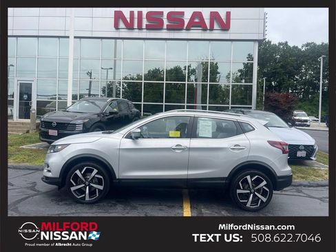 Used 2020 Nissan Rogue Sport SL AWD/4WD image 2