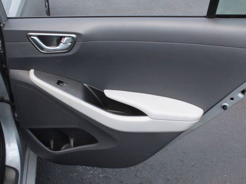 Used 2022 Hyundai Ioniq Limited FWD image 31