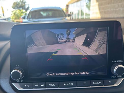Used 2025 Nissan Rogue SV FWD image 25