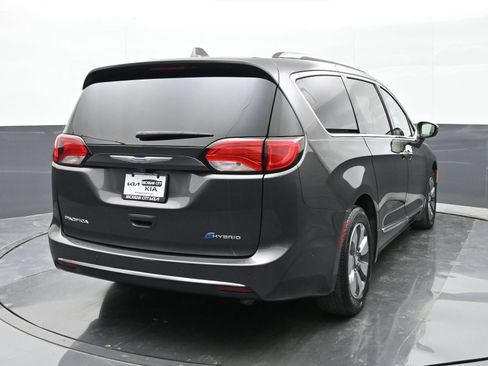 Used 2018 Chrysler Pacifica Limited w/ Advanced Safetytec Group FWD image 4