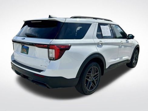 Used 2025 Ford Explorer ST-Line w/ ST-Line Street Pack AWD/4WD image 5