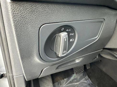 Used 2023 Volkswagen Tiguan SE w/ Panoramic Sunroof Package FWD image 58