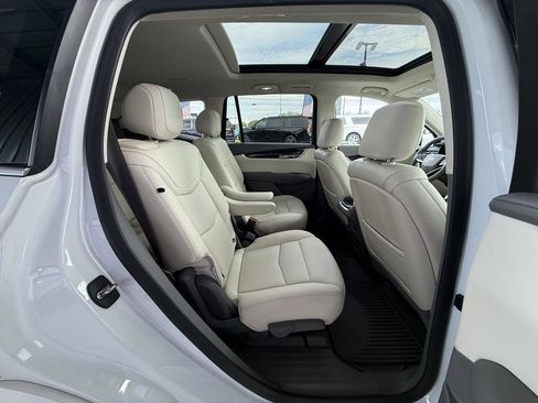 Used 2022 Cadillac XT6 Premium Luxury AWD/4WD image 36
