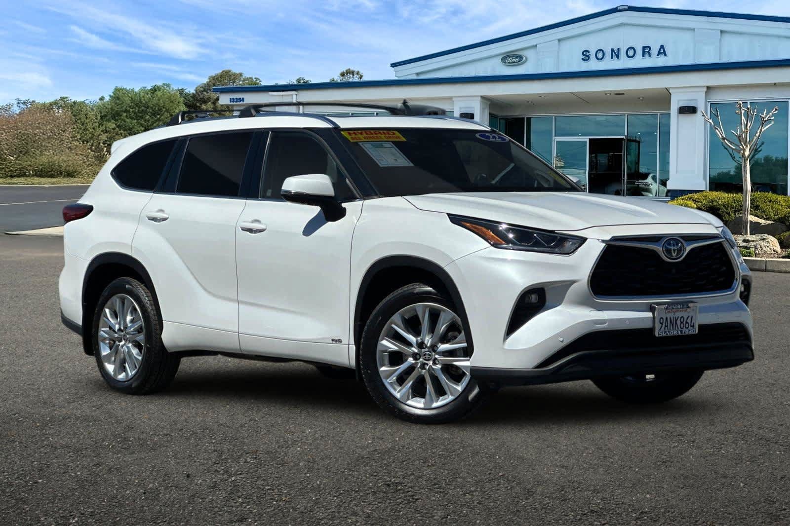 Used 2022 Toyota Highlander Limited AWD/4WD image 2