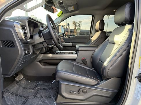 Used 2025 Ford F450 Lariat image 17