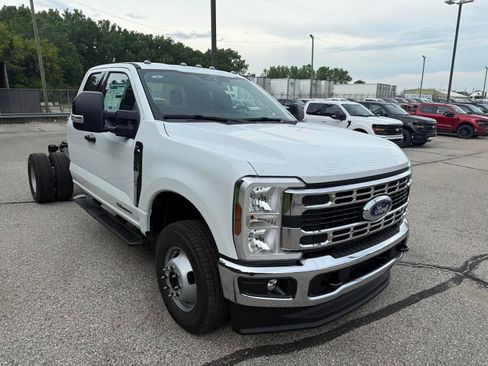 New 2025 Ford F350 XLT w/ XLT Value Package image 4