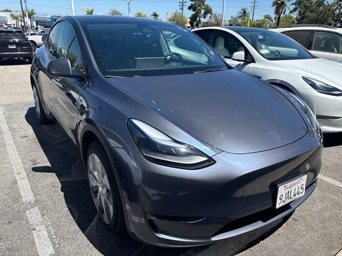 Used 2023 Tesla Model Y Long Range AWD/4WD image 3