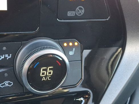 Used 2023 Toyota Highlander XLE image 28