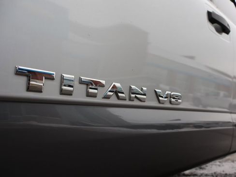 Used 2018 Nissan Titan PRO-4X image 9