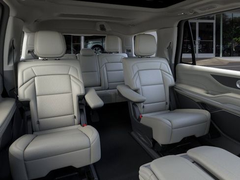 New 2026 Lincoln Navigator Reserve AWD/4WD image 11