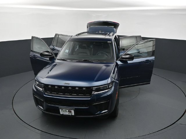 New 2026 Jeep Grand Cherokee Limited w/ Limited Altitude Package AWD/4WD image 29