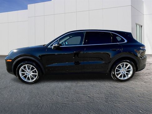 Used 2024 Porsche Cayenne image 2