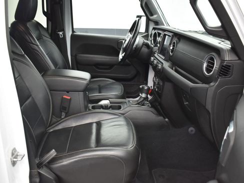 Used 2020 Jeep Wrangler Unlimited Sahara image 10