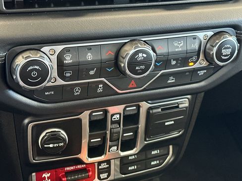 Used 2026 Jeep Wrangler Unlimited Rubicon w/ Steel Bumper Group image 19